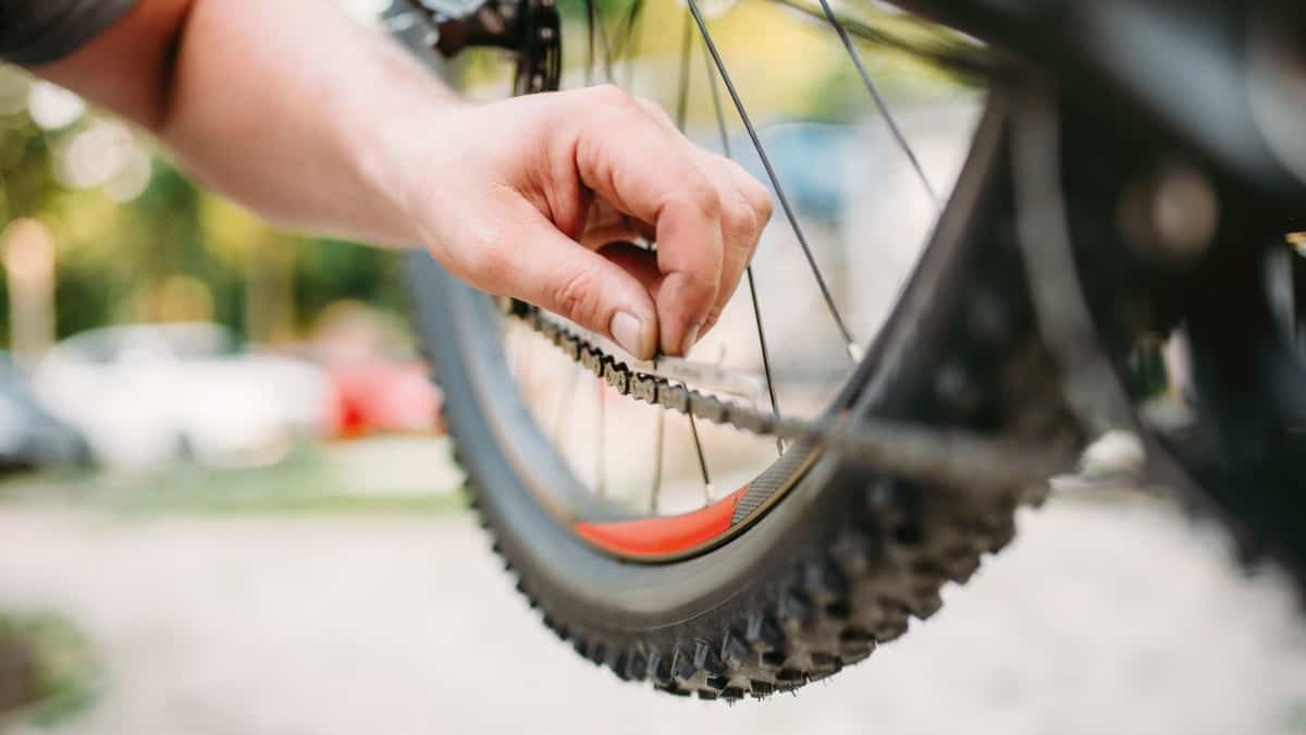 how to take a bike chain off without tool